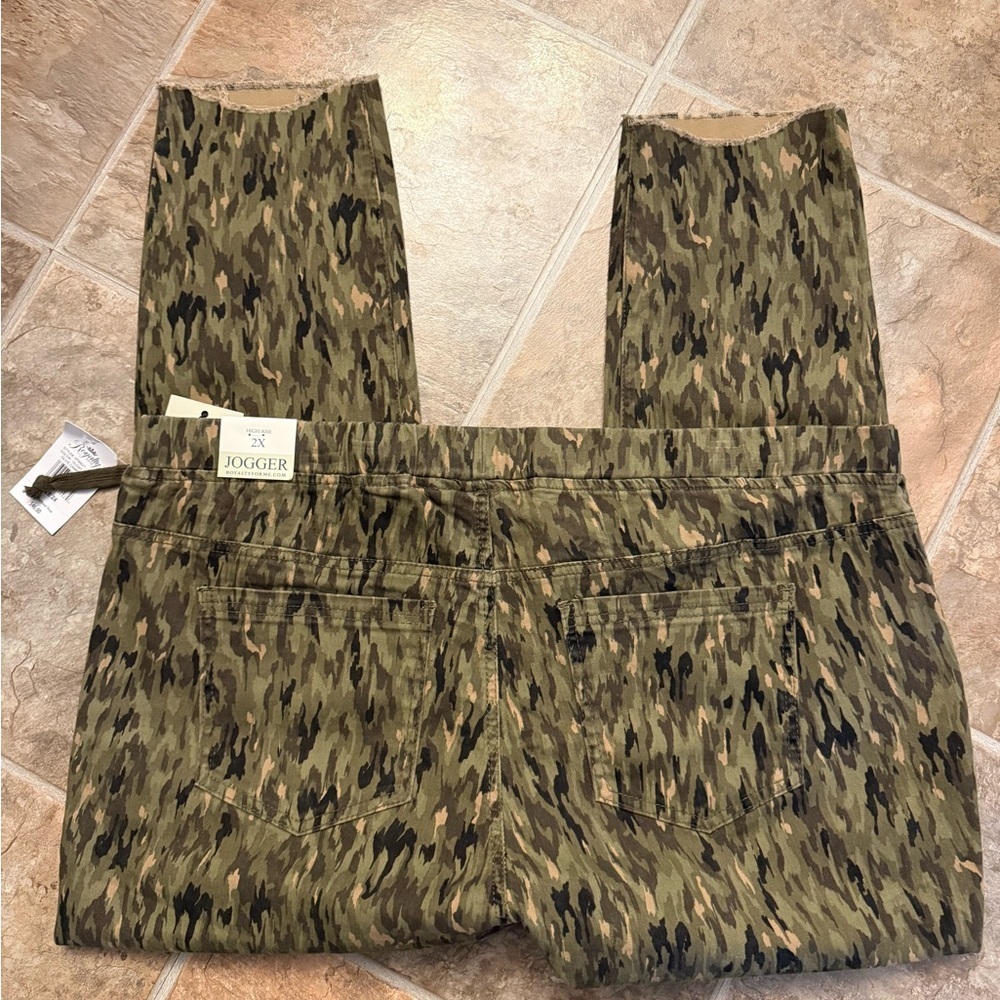 NEW NWT Royalty For Me Olive Camo Joggers Women’s 2X Stretch Pull-On Pants - Picture 3 of 5
